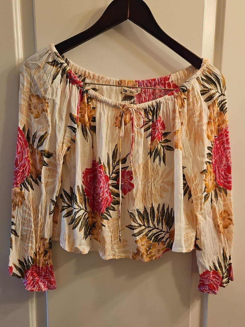 Billabong Floral Off Shoulder Crop Top Boho Crinkle Peasant Blouse M - Picture 3 of 10